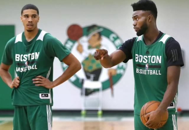 梁民革：希望有一天我也能像孙兴慜一样穿上7号球衣（梁民革：盼有朝一日披上7号战袍，向孙兴慜看齐）