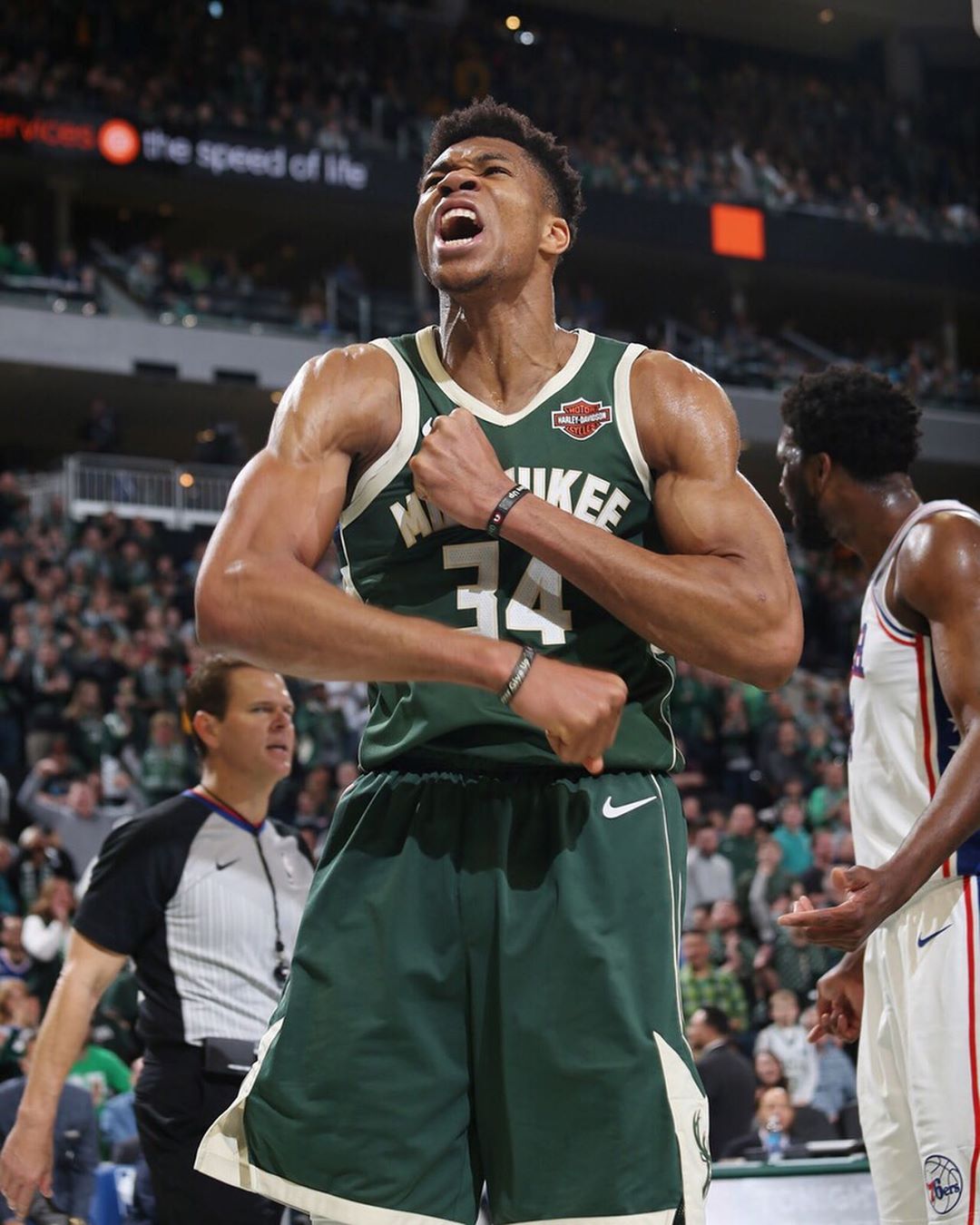 马德兴：中国足球受冷遇因成绩没突破，地方超火爆是大众怒其不争（马德兴：战绩无突破致国足遭冷落，地方火热折射大众怒其不争）