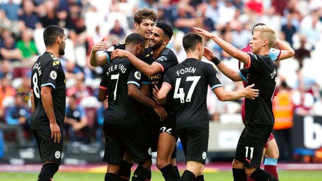 刘伟国：捧起中甲冠军奖杯很激动，明年力争在中超站稳脚跟（刘伟国：中甲捧杯激动不已，明年力争立足中超）