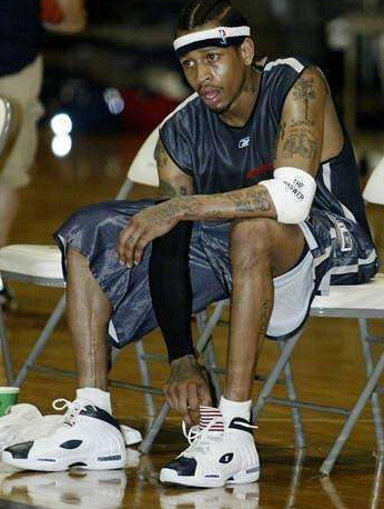 又伤了，对阵柏林联合时帕夫洛维奇的左大腿出现伤病（帕夫洛维奇在对阵柏林联合时左大腿再受伤）