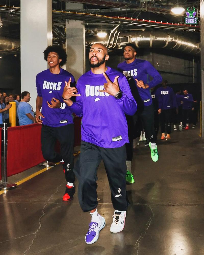 王钰栋新经纪公司：曾代理莱万、拜尔，旗下球员多在德国、瑞士踢球（王钰栋签约新经纪公司：曾代理莱万、拜尔，客户多在德国与瑞士联赛效力）