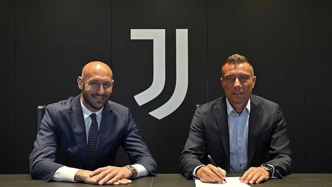 塔雷：拥有魔笛这样的导师是亚沙里的优势，我们对他充满信心（塔雷：有魔笛指点是亚沙里的一大优势，我们对他信心十足）