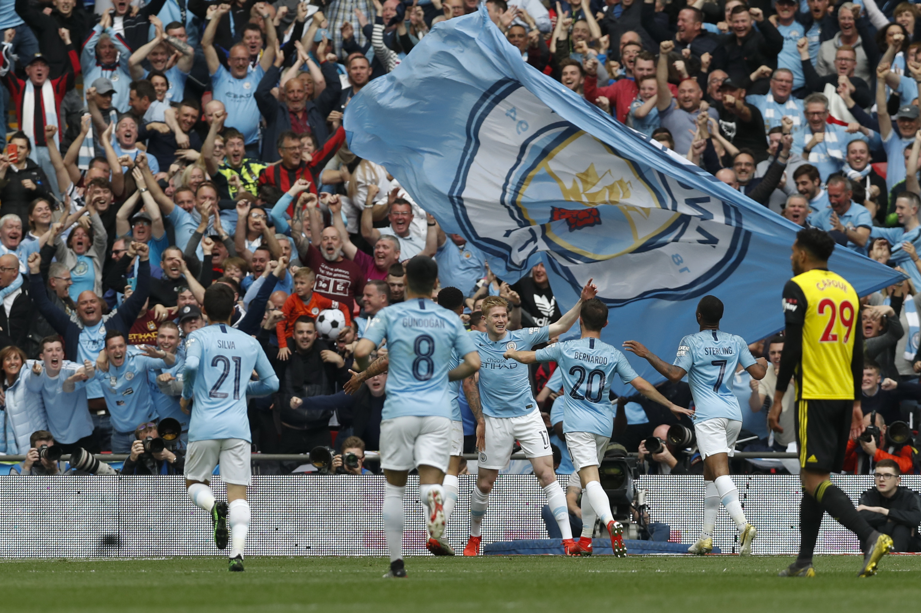 法尔克：若温哥华白浪夺冠穆勒将获30万欧，奖金和在拜仁一样（法尔克：温哥华白浪若夺冠，穆勒可得30万欧奖金，与在拜仁相同）