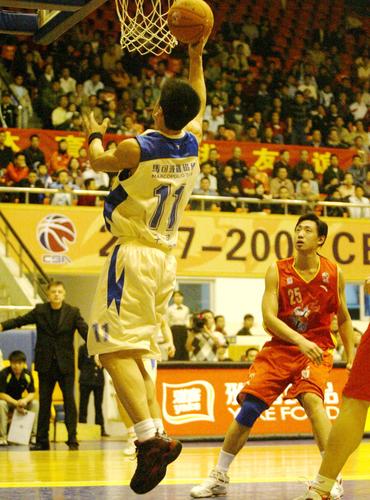 痛失好局！奇才末节断电遭骑士大逆转，四连败颓势难止（好局化为泡影！奇才末节哑火遭骑士翻盘，连败延至四场）