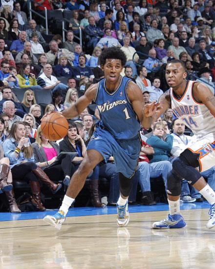 历史首次女裁判担任中超主裁，董方雨将执法西海岸vs亚泰（中超史上首位女主裁亮相：董方雨将吹罚西海岸对阵亚泰）